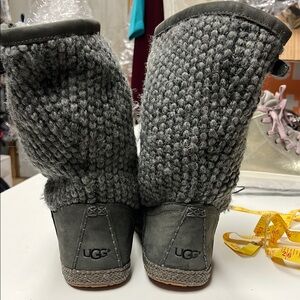 Size 7 UGG Charcoal Knit Boots